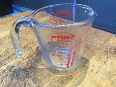 £4.50 • Buy Pyrex 1 Litre / Half Pint Measuring Jug With Red Lettering.