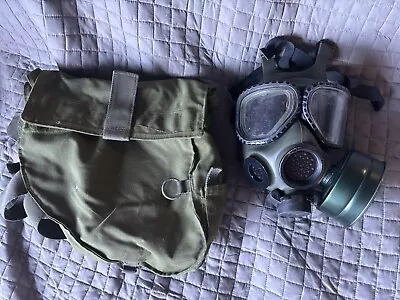 US Military M40 Gas Mask Size M With Bag And Canister C2AI • $119