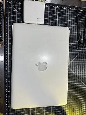 Apple MacBook A1342 13.3  Laptop - MC207LL/A (October 2009) • $40