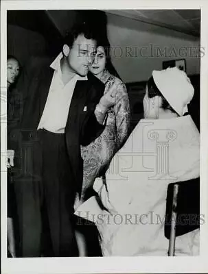 1957 Press Photo Mike Todd And His Wife Liz Taylor - Afa08405 • $19.99