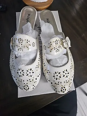Midnight Velvet Shoes White And Gold With Butterflies Size 10w • $25