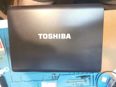 £40 • Buy Toshiba Equium A200-1V0 15.4 Shell With Screen (LP154wx5) Worth £20 Spares Only!