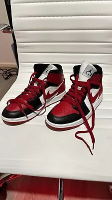 Nike Air Jordan 1 Mid • $30.23