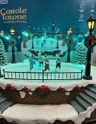 Carole Towne Collection Callies Pond 2023 Animated Musical Skating Pond. Lights • $120