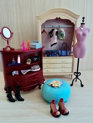 Barbie MY SCENE  Boutique Store  Display Unit Mannequin Stool & Accessories • £30