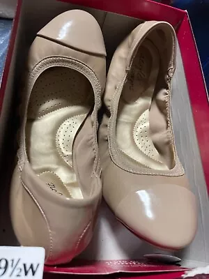 Dexflex Comfort Scrunch Ballet Flats With Box 91/2  Worn Once  • $9.99