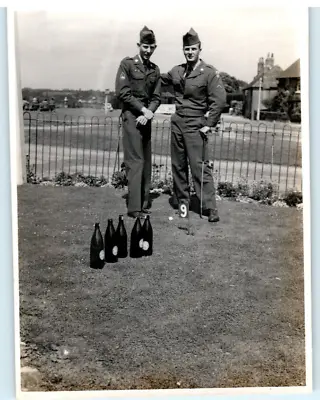 Vintage Photo 1953 2 US Soldiers Dressed Mini Golf @ Coronation JNHC 4.25x3.25 • $12.34