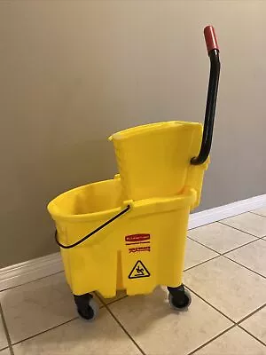 Rubbermaid WaveBrake 35 Qt. Commercial Mop Bucket C/w Side Press & Castors • $64.45