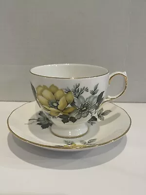 Queen Anne Bone China Tea Cup & Saucer Yellow Flower Gold Trim  Made In England • $15.99