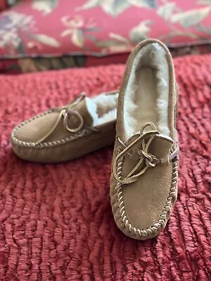 Womens Minnetonka Moccasins Softsole Suede Leather Sheepskin Sz 7 NWB • £28.91