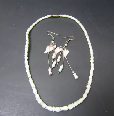 Vintage Carved Tulips Mother Of Pearl Opalescent Necklace Earings Set 16” • $29.50