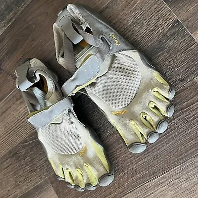 Vibram 5 Finger Shoes Size 40 Walking Hiking • $22