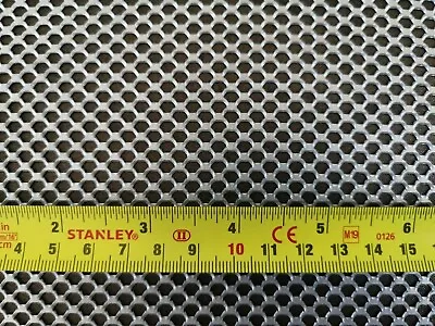 Expanded Metal. 8mm X 5mm - GALVANISED STEEL - Flattened Mesh. 600mm X 400mm • £16.50