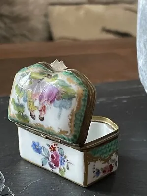 Antique C19th Century French Samson Floral Porcelain Snuff Pill Or Trinket Box • £49.99