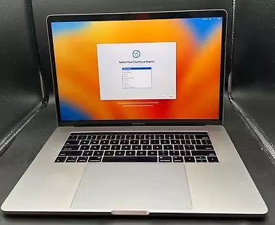 MacBook Pro Retina 15.4-inch (2017) - Core I7 16GB - SSD 512GB • $329.99