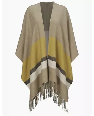 Cabi Travel Cape XS/S  Fall NWT  2022 Style #4293 • $75