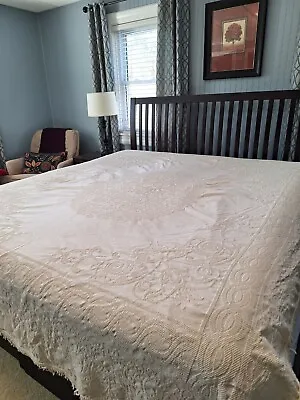 Whole Home Ivory Martha Washington Colonial Coverlet Textured Fringe Bedspread • $199.99