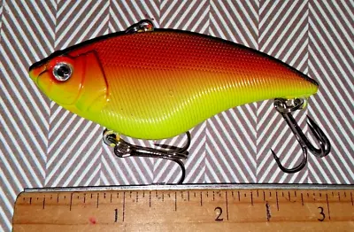 #E One  2.75 Inches 7cm 16 Gr.  Vibe Like  Sinking Crankbait BLOOD RED/CHATRUESE • $2.99