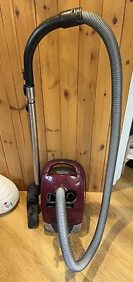 MIELE CAT AND DOG VACUUM CLEANER 2000watt • £79