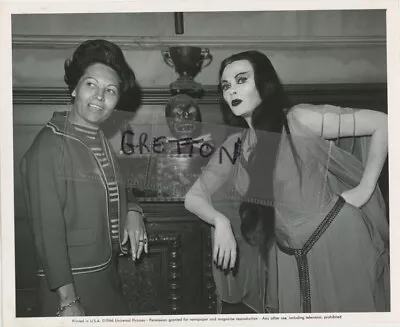 Yvonne De Carlo  Munster Go Home Rare Candid On Set  Original Photo • £12.99