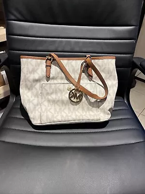 Michael Kors Jet Set Top Zip Tote Saffiano Leather • $68.99