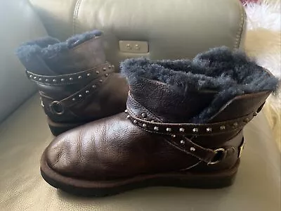 UGG Australia Cove Women's Size 6 Black Leather Suede Sheepskin Lined Boots • $35