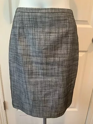 Tahari Black & White Micro Pattern Skirt Size 4 (US) 8 (UK) • $17.62