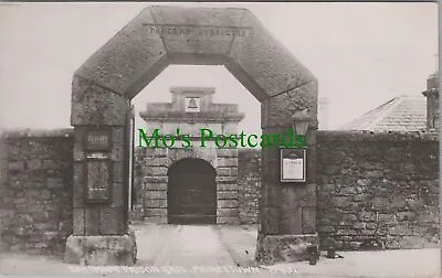 Devon Postcard - Dartmoor Prison Gate Princetown  RS36211 • £3