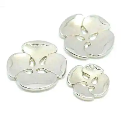 SILVER FLORAL 4 LEAF CLOVER STYLE BUTTONS METAL 18mm 25mm • £3.29