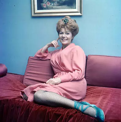 Rita Hayworth Sitting On A Sofa London 1964 Old Photo • $9