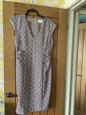 Fabulous Damsel In A Dress Size 18. • £10