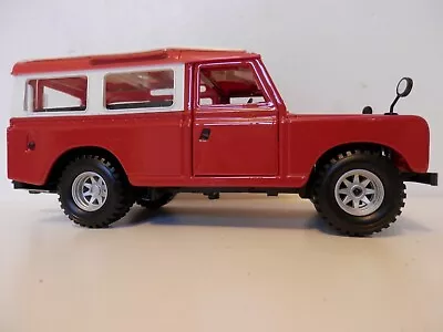 1/24 Scale Diecast. Burago Land Rover Series 2.Red & White. No:22063. Boxed • £19