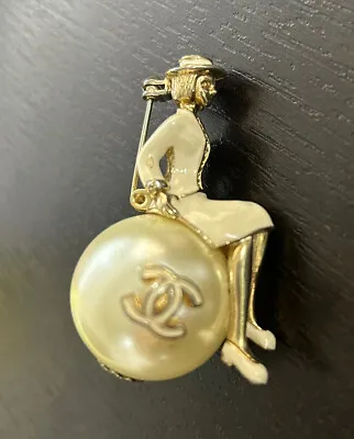 $450 • Buy Rare Vintage Coco Chanel Mademoiselle Pearl Pin  Golden Auth