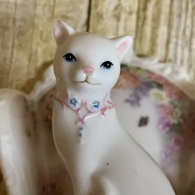 ITEM B Cat In Vintage Chair Figurine FLAW Kitty Kats 16657 Westland Giftware • $47.99