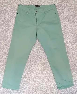 Womens Levi's Jeans Mid Rise Skinny Sz 7 Mint Green Jeans Fitted-EUC • $15.99