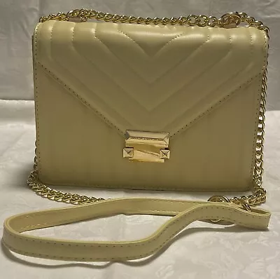 Stylish Lemon Yellow Crossbody Handbag • $10