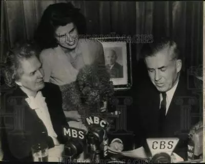 1946 Press Photo Resigned Commerce Secretary Henry Wallace Reviews Speech • $16.99