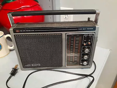 Vintage General Electric GE 2 Way Power Portable AM FM Radio Model 7-2875A • $29.95