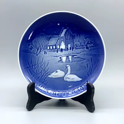 VTG ‘74 B&G Bing & Grondahl CHRISTMAS IN THE VILLAGE Blue Plate W/Swans Denmark • $15.99