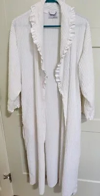 Vintage Grannycore White Chenille  Suzy  Robe Made In USA 100% Cotton Size L  • $35