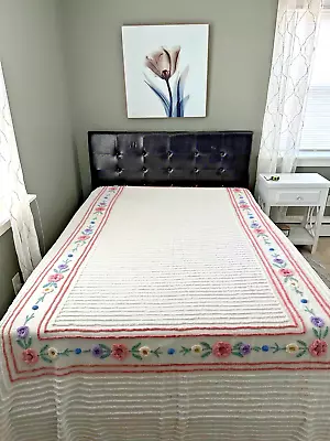 *Spring Blooms*  Pretty Floral Vintage Chenille Bedspread 87x102 • $82