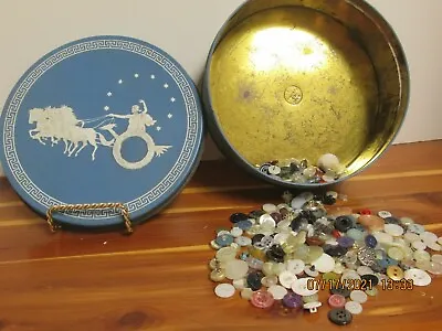 VTG Blue/White OLIVE CAN CHICAGO  Cake 7  Tin Horses & Carriage/+lot BUTTONS • $12.50