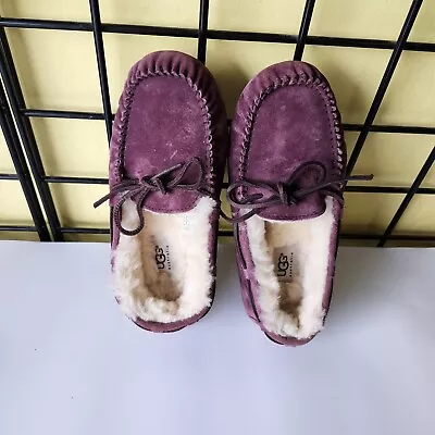 UGG Australia Women’s Dakota Sheepskin Slippers Shoes Size 6 Purple • $19.99