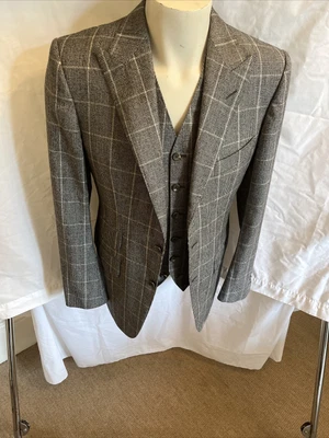 £750 • Buy Tom Ford Men's Grey Tweed Three Piece Suit Size IT 48R