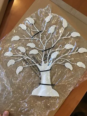 Tree Of Life With 6 Picture Frame Holders -New - Beautiful Family Piece. • $14.95