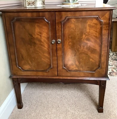 £100 • Buy Bevan Funnell TV Cabinet / Drinks Cabinet Mahogany. Very Good Cond. Collect L39