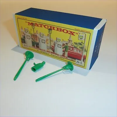 Matchbox Lesney Accessory A1b BP Petrol Pumps Display Box With Plastic Man Lamps • $15.99