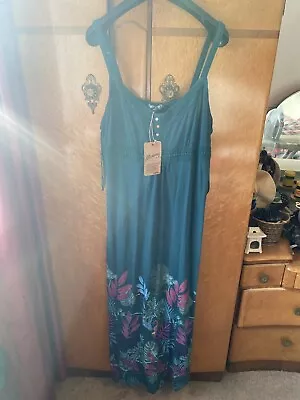 Mantaray Dress Size 20 • £5