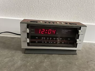 Vintage JC Penny AM FM Dual Alarm Clock Radio Model 680-3795 • $26.99