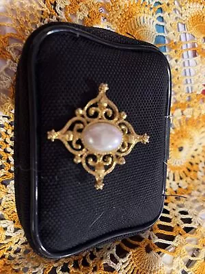 Mi Pearl And Gold Tone Brooch • $12